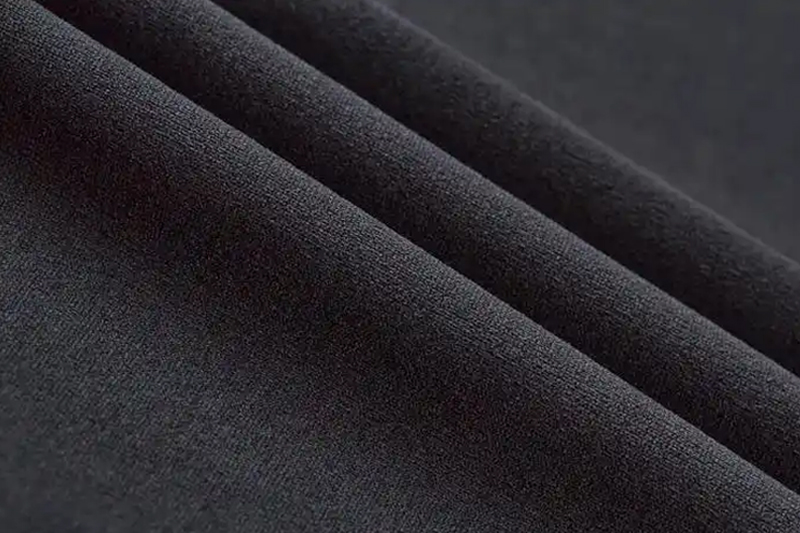 What are the advantages and disadvantages of polyester fabri